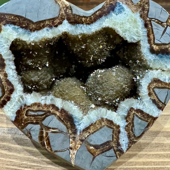 Utah Septarian Heart Shape Crystal Geode Stone‎ Display Decor 1.11lbs - Picture 4 of 16